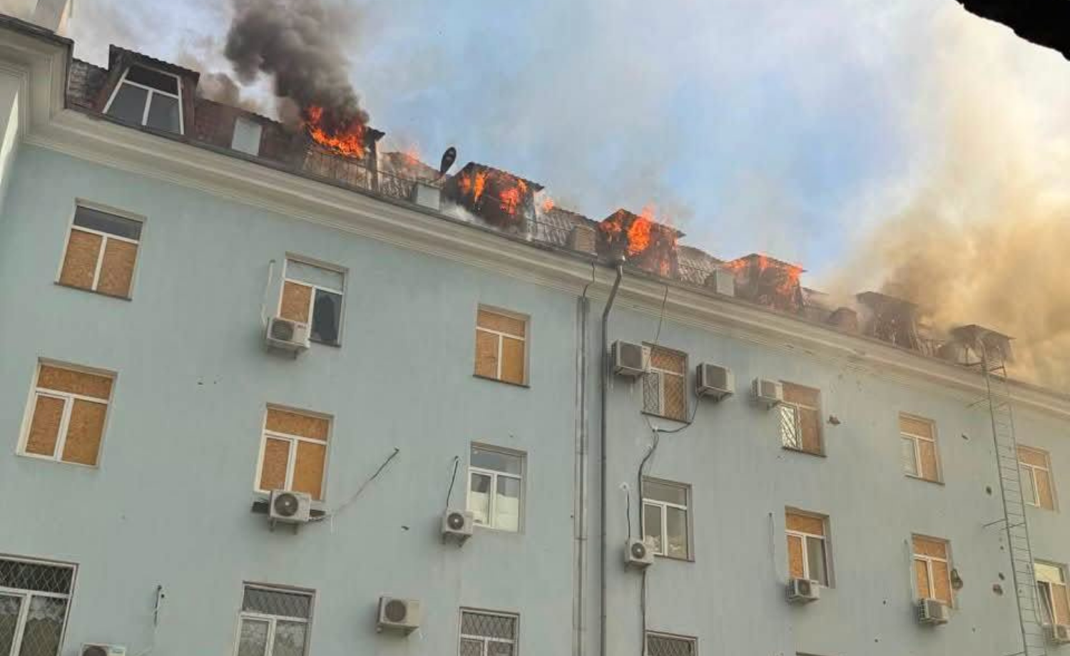 Через ворожу атаку пошкоджено будівлю Головного управління ДПС у Херсонській області