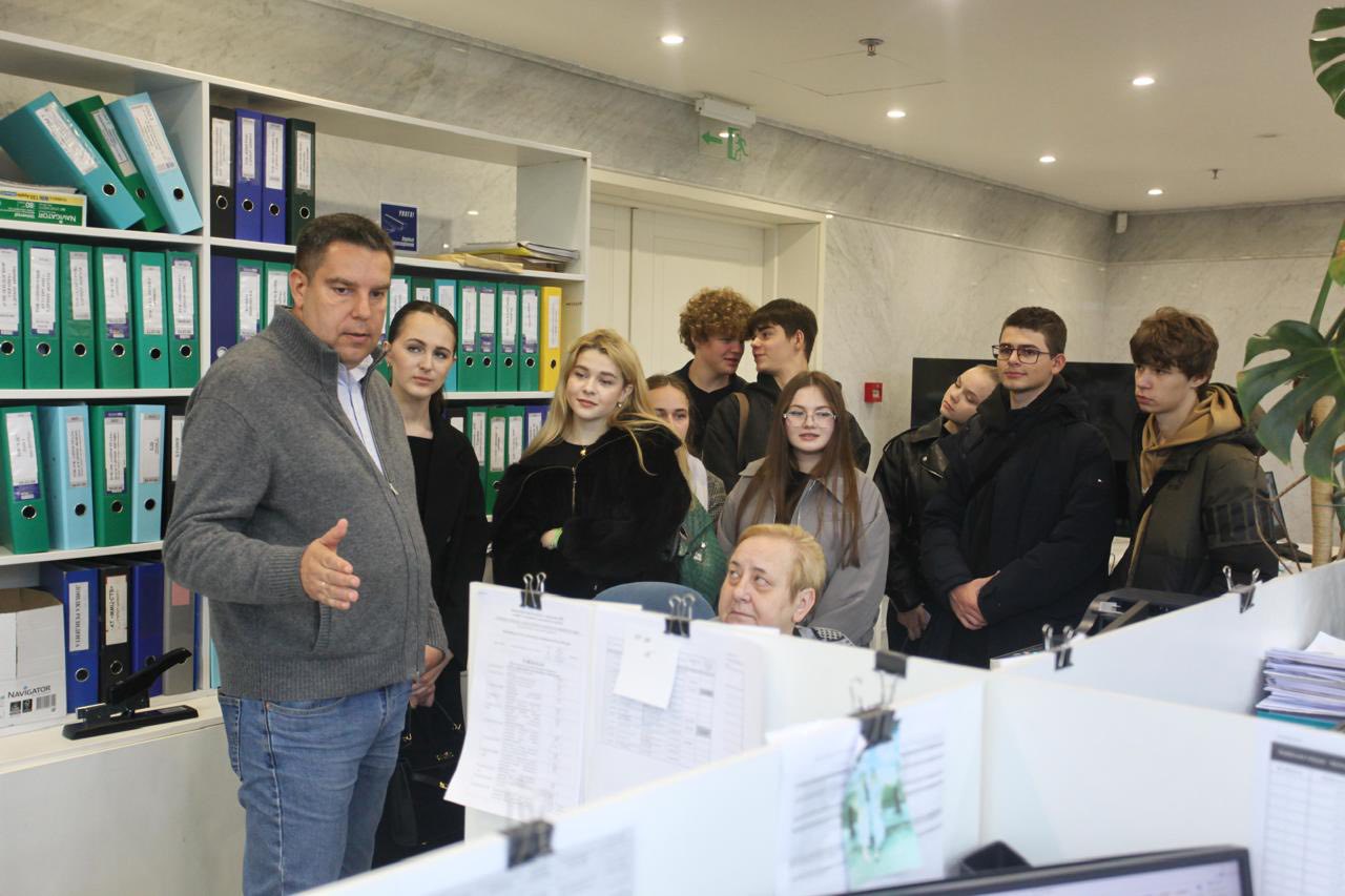 Specialists of the State Tax Service spoke to students about the tax system and invited them to become a part of the tax team . Фото № 11/10