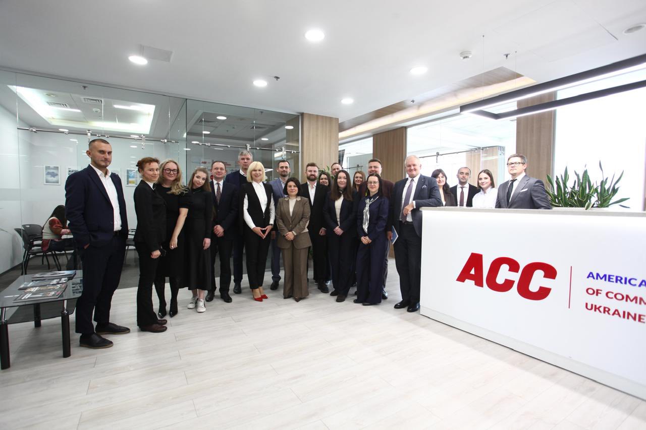 В. о. Голови ДПС Леся Карнаух зустрілась з представниками Американської торговельної палати в Україні. Фото № 1/0