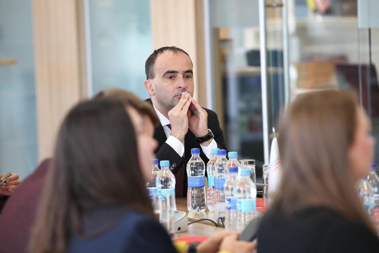 В. о. Голови ДПС Леся Карнаух зустрілась з представниками Американської торговельної палати в Україні. Фото № 12/11