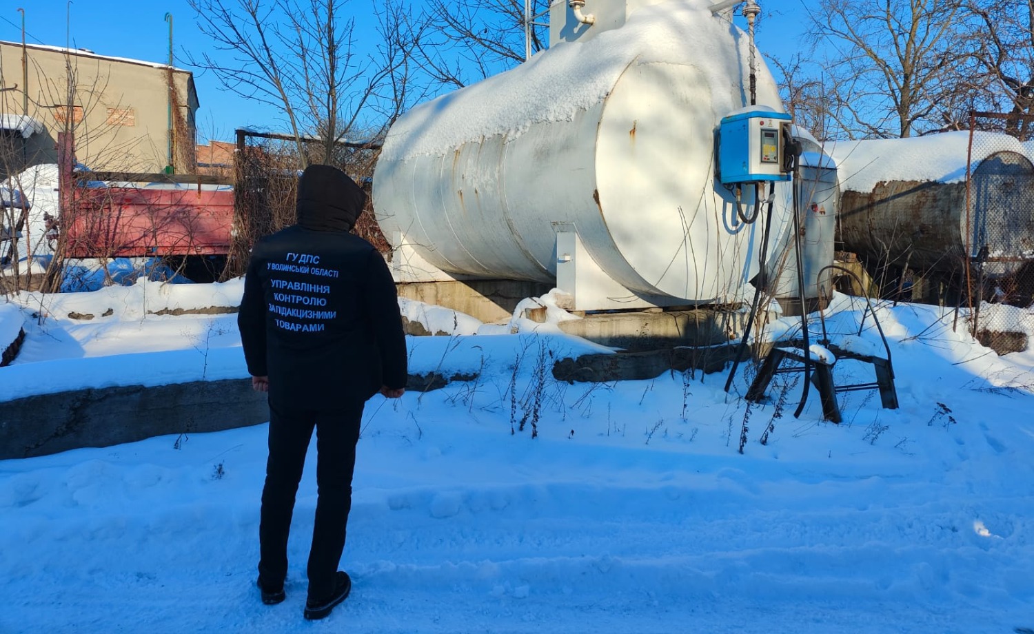 Без ліцензій і реєстрації: у січні ДПС викрила 37 точок незаконної торгівлі пальним. Фото № 1/0