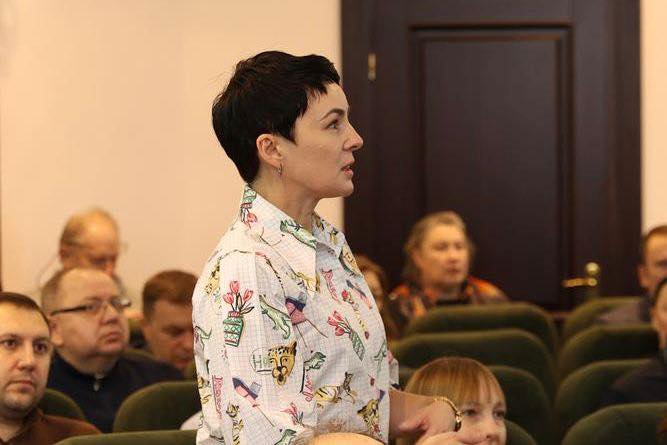 Lesya Karnaukh held a dialogue with business in Vinnytsia about checking and blocking invoices and presented a support service for the grant recipients. Фото № 3/2