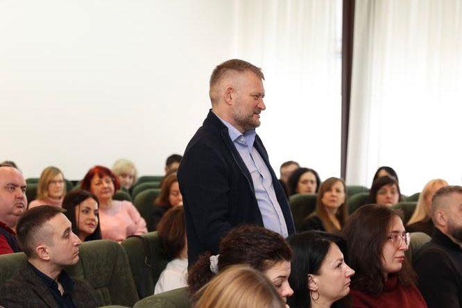 Lesya Karnaukh held a dialogue with business in Vinnytsia about checking and blocking invoices and presented a support service for the grant recipients. Фото № 6/5