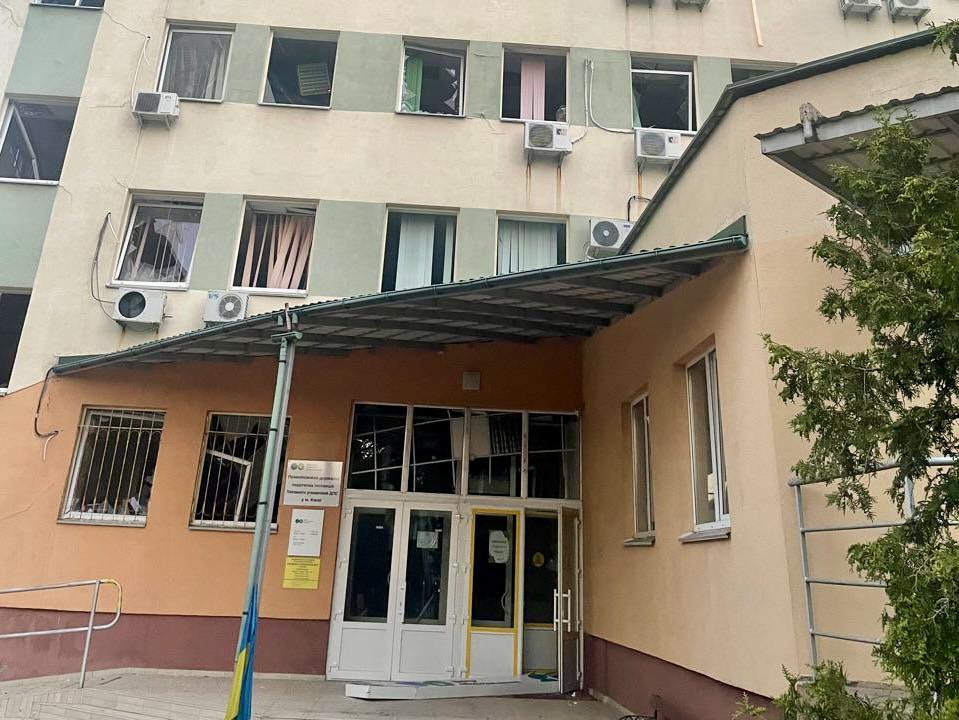 As a result of enemy attack, one of the buildings of the Tax Service in Kyiv was damaged. Фото № 1/0