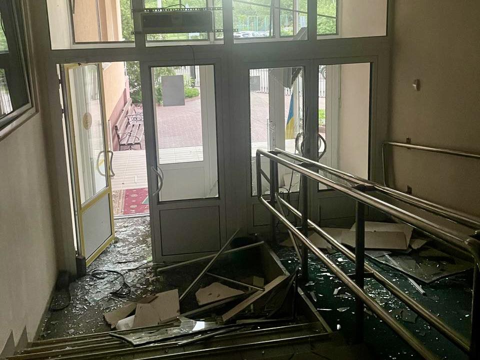 As a result of enemy attack, one of the buildings of the Tax Service in Kyiv was damaged. Фото № 3/2