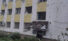 Внаслідок обстрілу Харківщини в Ізюмі пошкоджено будівлю податкової та поранено працівницю. Фото № 3/2