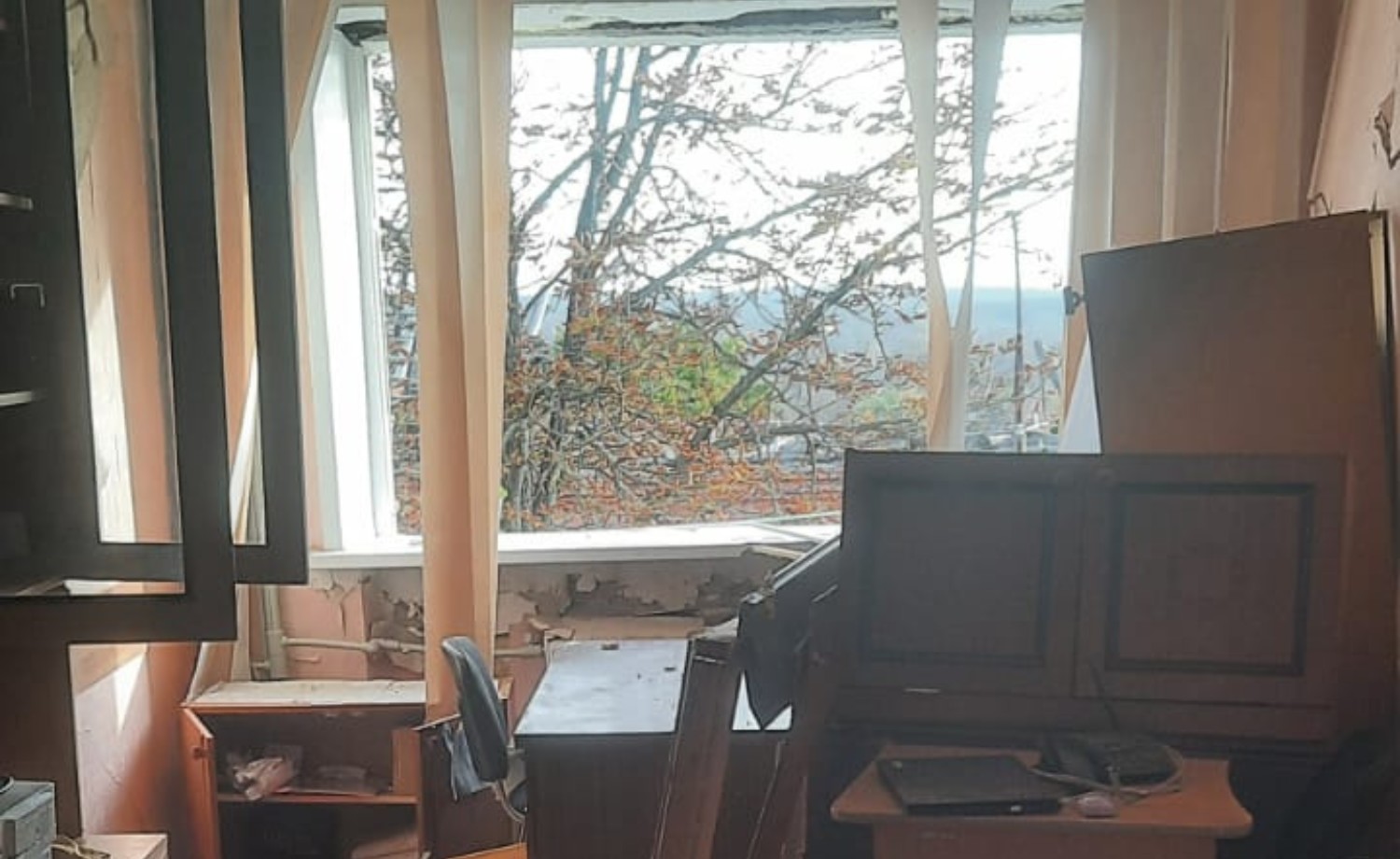 Building of the Tax Service was damaged as a result of enemy shelling in Kharkiv region. Фото № 4/3